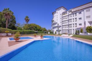 Bazén v ubytovaní Moderno y luminoso apartamento en Las Gaviotas- Puerto Banús alebo v jeho blízkosti
