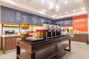 Kuchyň nebo kuchyňský kout v ubytování Hampton Inn & Suites Brenham