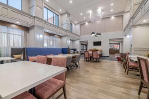 Posezení v ubytování Hampton Inn & Suites Brenham