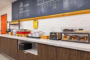 Kuchyň nebo kuchyňský kout v ubytování Hampton Inn & Suites Brenham