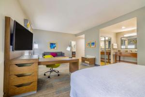 TV a/nebo společenská místnost v ubytování Hampton Inn & Suites Brenham