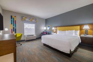 Postel nebo postele na pokoji v ubytování Hampton Inn & Suites Brenham