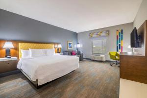 Postel nebo postele na pokoji v ubytování Hampton Inn & Suites Brenham