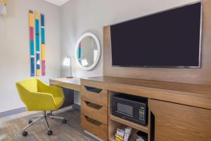 TV a/nebo společenská místnost v ubytování Hampton Inn & Suites Brenham