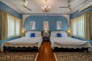 Postel nebo postele na pokoji v ubytování Dera Rawatsar - Heritage Hotel + 37 fotografií
