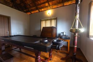 SandalMist Resort and Spa内的一张台球桌