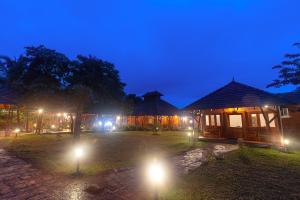 SandalMist Resort and Spa外面的花园