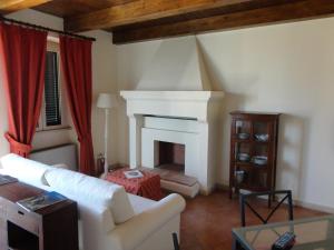 a living room with a couch and a fireplace at Casale DI Tormaggiore Villa And Country Suites in Pomezia