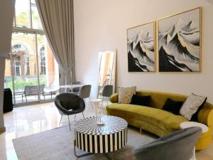 Posezení v ubytování Luxurious Apartment in The Pearl, Qatar