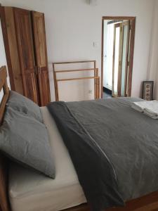 Postel nebo postele na pokoji v ubytování Camellia Mountain Villa