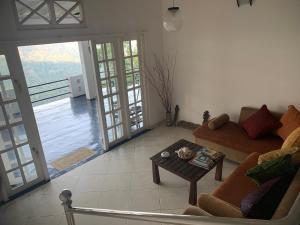 Posezení v ubytování Camellia Mountain Villa