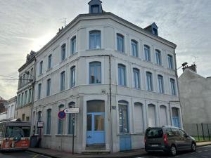 Το κτήριο όπου στεγάζεται  το διαμέρισμα