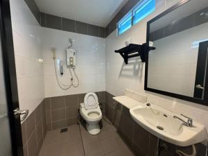 Koupelna v ubytování TC Garden Resort + 120 fotografií