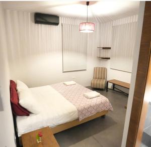 En eller flere senger på et rom på rukh