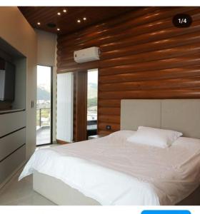 En eller flere senger på et rom på rukh