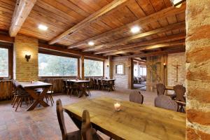 Restaurace v ubytování Hotel Stara Skola