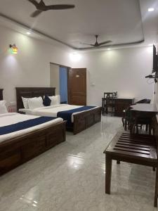 Voodi või voodid majutusasutuse Rangmahal Pushkar by DIV HOSPITALITY toas
