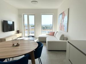 Μια τηλεόραση ή/και κέντρο ψυχαγωγίας στο City Life apartment Nitra