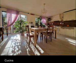 Kuchyň nebo kuchyňský kout v ubytování villetta nel verde delle Bagnese + 8 fotografií