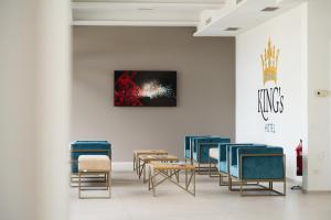 a waiting room with chairs and a painting on the wall at Hotel Al Giardino in Treviso