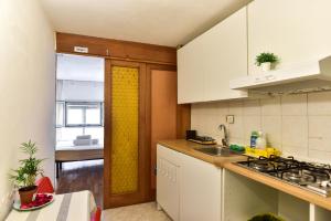 Kuchyň nebo kuchyňský kout v ubytování Center Rome Termini Rooms & Apartment Sale