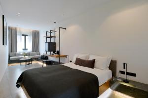 Ein Bett oder Betten in einem Zimmer der Unterkunft The Editor Hotel Athens