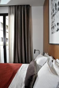 Ein Bett oder Betten in einem Zimmer der Unterkunft The Editor Hotel Athens