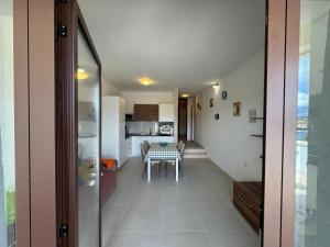a kitchen and a dining room with a table in a room at Apartman Terrazza in Sumartin +16 photos