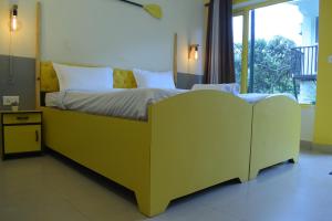 Letto o letti in una camera di Julley Commune Rishikesh