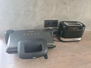 a printer and toaster sitting next to a toaster at Kambarių nuoma Naujojoje Akmenėje in Naujoji Akmenė +12 photos