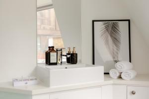 Foto Londonis asuva majutusasutuse PHENOMENAL 5bedroom DESIGN HOUSE FOR NOMADS XXL GROUPS galeriist +56 fotot