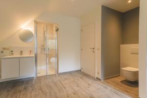 Phòng tắm tại Villa Remis +44 ảnh