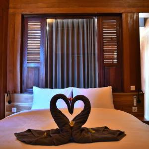 Ein Bett oder Betten in einem Zimmer der Unterkunft Putra'Lebah Amed Guest House