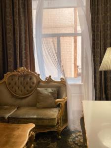 Posedenie v ubytovaní Royal Grand Hotel