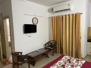 a room with a bed and a clock on the wall at VisitorStayInn in Vrindāvan