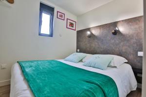 Posteľ alebo postele v izbe v ubytovaní CHALET CAMPAGNE - Climatisé - Les Belles Ouvrières