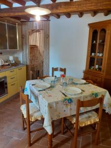 A kitchen or kitchenette at casa Dany