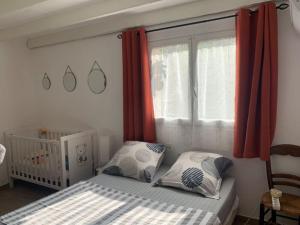 Ένα ή περισσότερα κρεβάτια σε δωμάτιο στο Prox Saint-Tropez - Maison 3 Chambres- 3 km Mer +45 φωτογραφίες