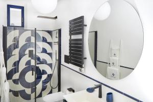 a bathroom with a mirror and a sink at Bagattella81 in Capri