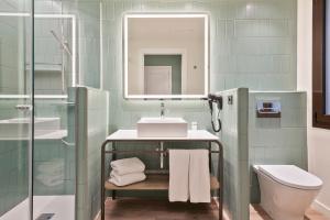 Koupelna v ubytování Hotel Via Augusta