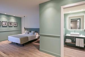 Postel nebo postele na pokoji v ubytování Hotel Via Augusta