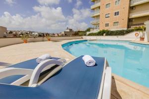 Bazén v ubytování Spinola Court 2bed W Pool And Parking By Homely nebo v jeho okolí