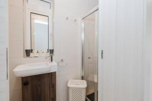 Koupelna v ubytování Spinola Court 2bed W Pool And Parking By Homely