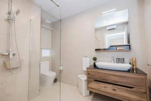 Koupelna v ubytování Spinola Court 2bed W Pool And Parking By Homely