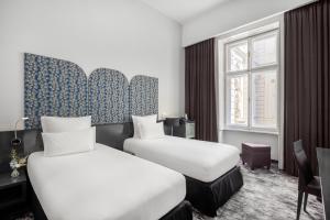 Voodi või voodid majutusasutuse Nemzeti Hotel Budapest - MGallery Collection toas