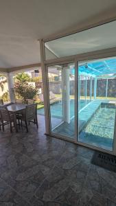 Πισίνα στο ή κοντά στο Villa De Alisha