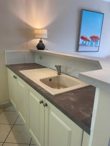 Fotografie z fotogalerie ubytování Appartement JEAN BART , avec parking privé, meublé tourisme classé 3 étoiles v destinaci Mandelieu-la-Napoule + 27 fotografií