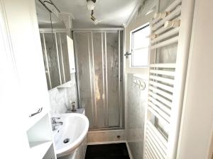 Bilik mandi di ZP 468 - Camping de Zandput +9 gambar
