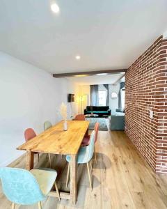 Χώρος καθιστικού στο Extraordinary duplex apartment in Paris Montreuil +11 φωτογραφίες