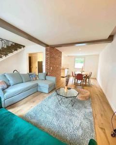 Χώρος καθιστικού στο Extraordinary duplex apartment in Paris Montreuil